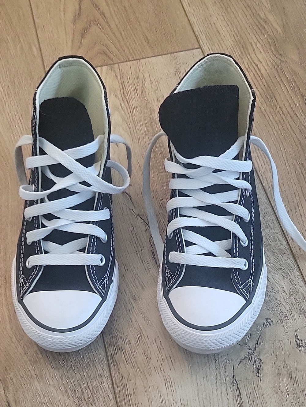 Converse Kids Black and White Canvas Low-Top Sneakers Size 2